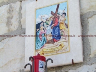 cod.art: lc13 - Mattonelle cm 20x30 raffiguranti "Via Crucis", collocate per le vie del centro storico.  Ne vorresti uno simile? Invia una richiesta e riceverai il preventivo con le spese di spedizione.